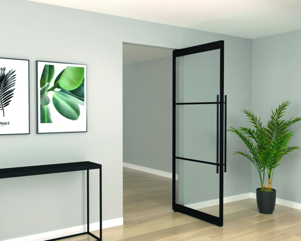 Ein modernes Interieur mit einer schwarz gerahmten Glastür, einer Topfpflanze, zwei gerahmten botanischen Drucken an der Wand und einem schwarzen Konsolentisch auf einem hellen Holzboden.